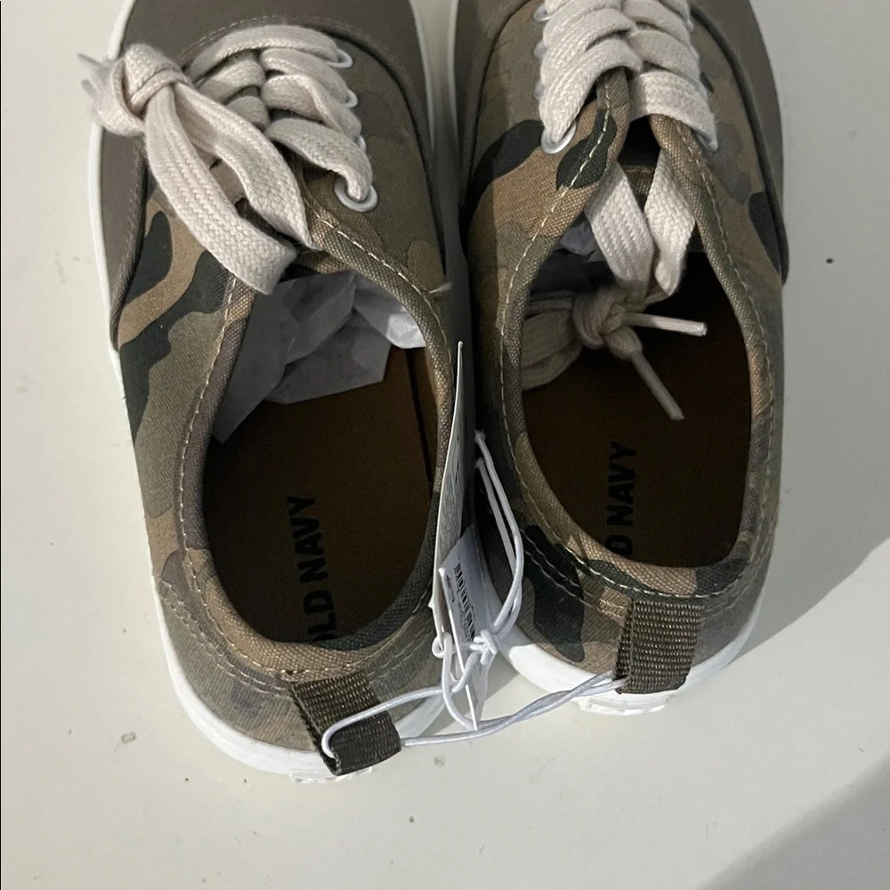 New Old Navy Canvas Shoes Boys Girls Size 1 Camo Camouflage NWT